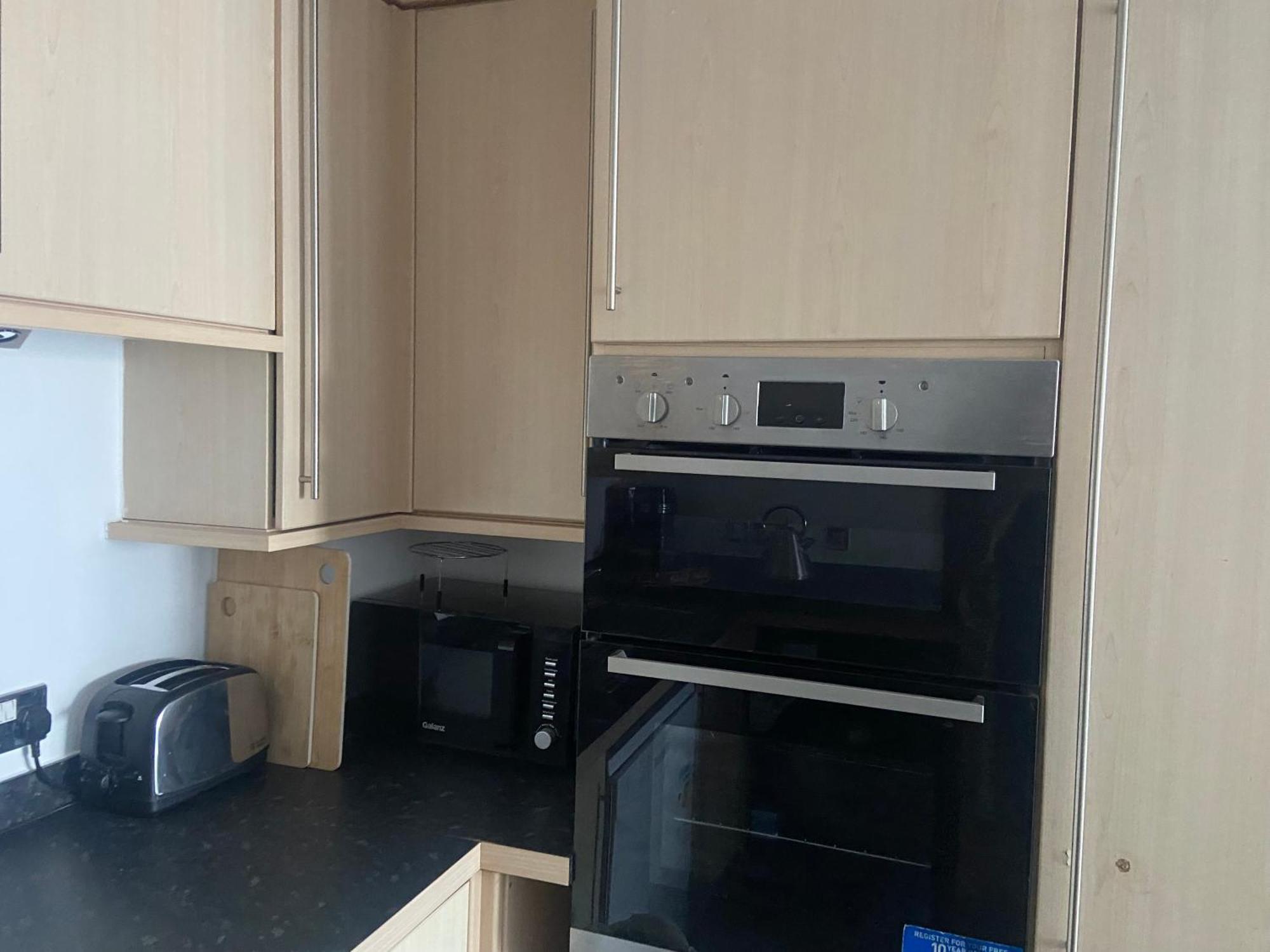 2 Bedroom Near Ocean Village Marina Port Apartment เซาธ์แธมป์ตัน ภายนอก รูปภาพ