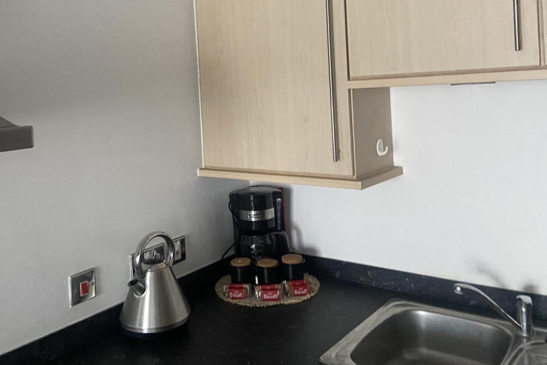 2 Bedroom Near Ocean Village Marina Port Apartment เซาธ์แธมป์ตัน ภายนอก รูปภาพ