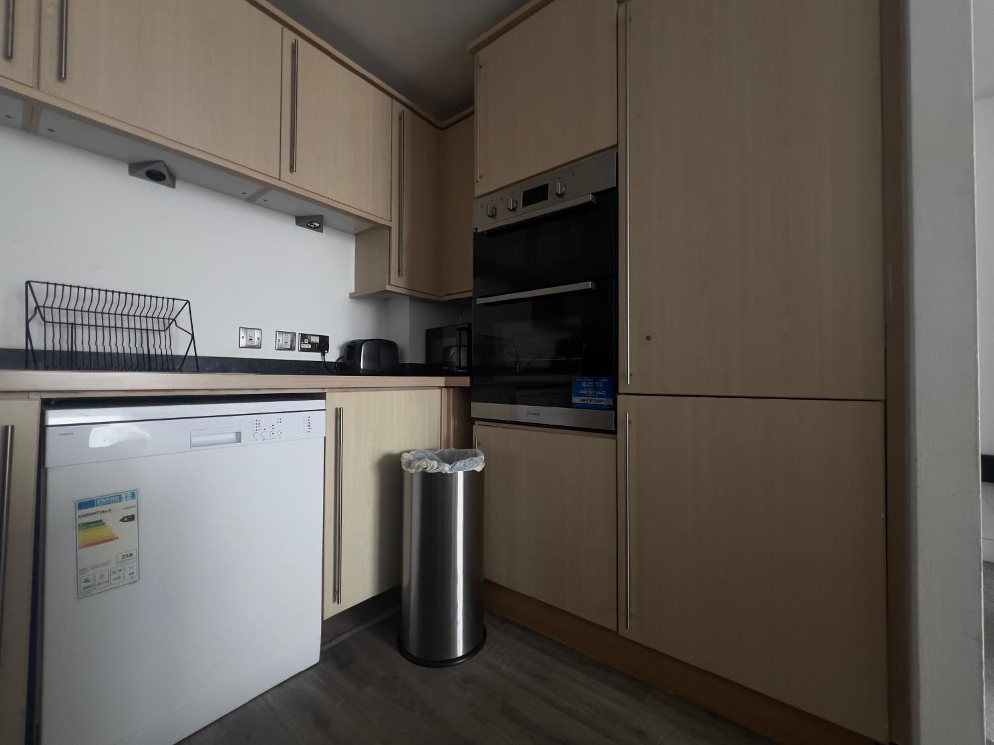 2 Bedroom Near Ocean Village Marina Port Apartment เซาธ์แธมป์ตัน ภายนอก รูปภาพ