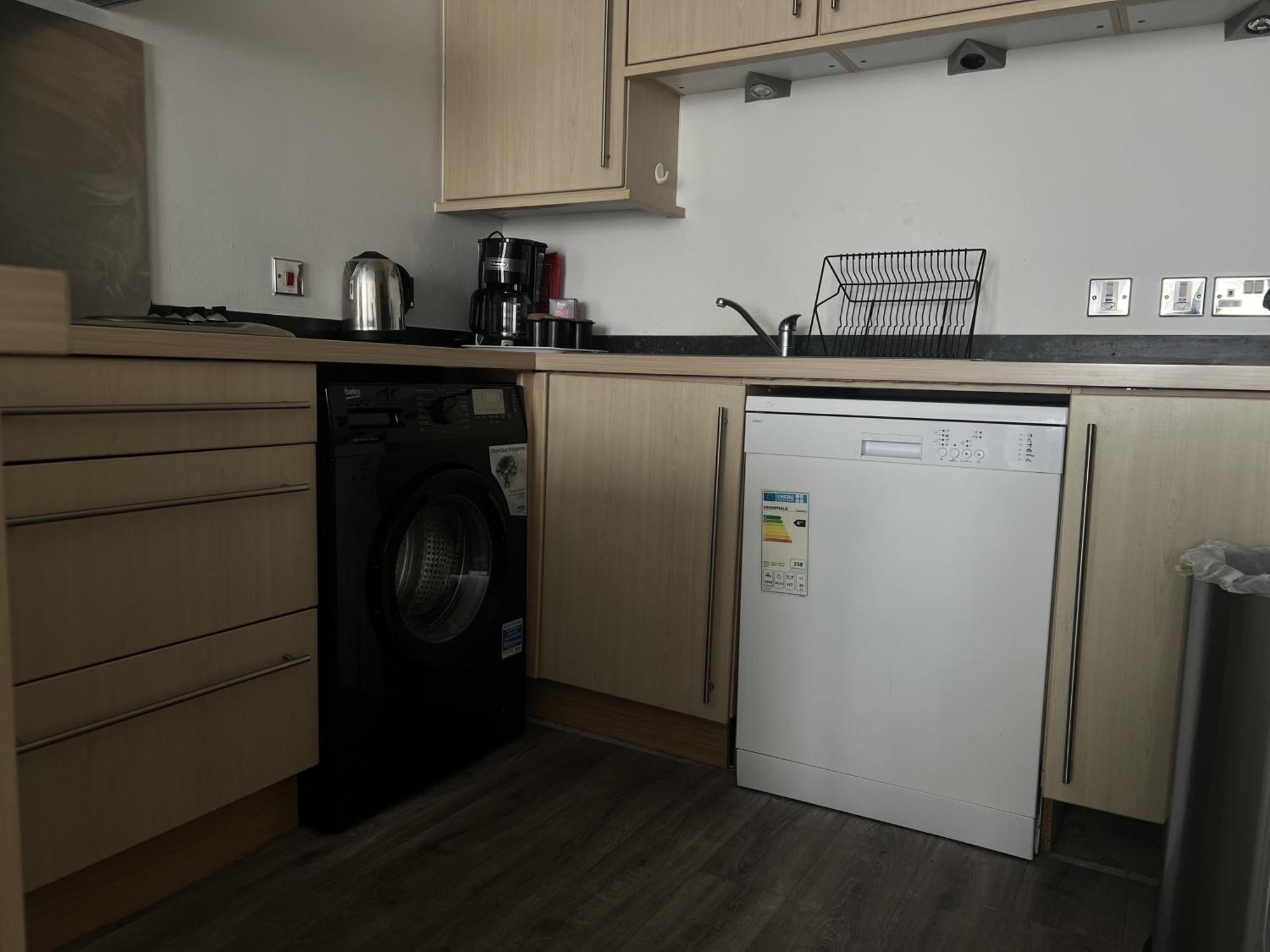 2 Bedroom Near Ocean Village Marina Port Apartment เซาธ์แธมป์ตัน ภายนอก รูปภาพ