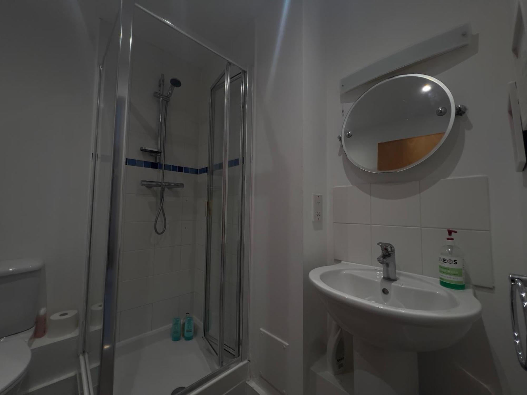 2 Bedroom Near Ocean Village Marina Port Apartment เซาธ์แธมป์ตัน ภายนอก รูปภาพ