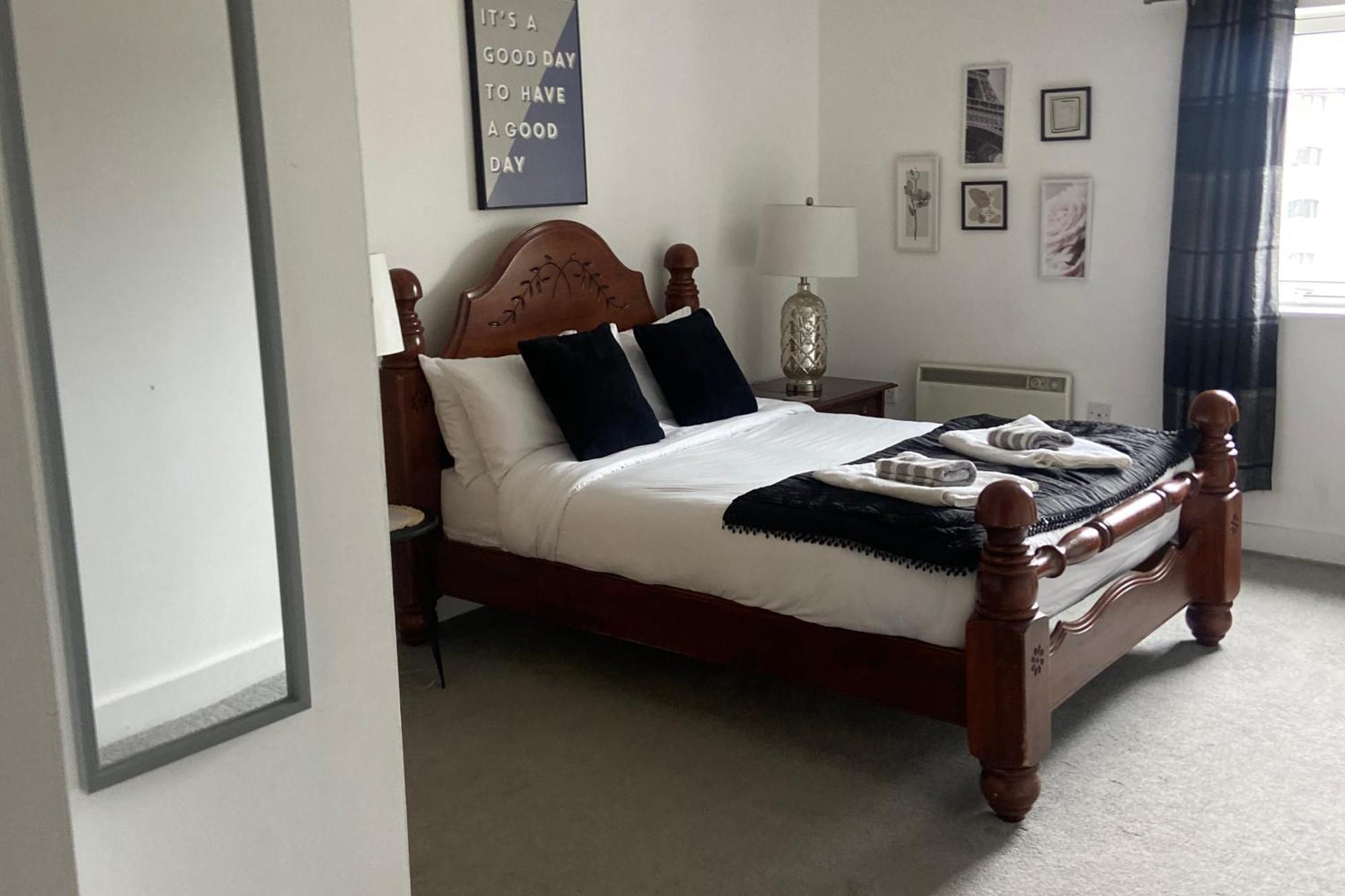2 Bedroom Near Ocean Village Marina Port Apartment เซาธ์แธมป์ตัน ภายนอก รูปภาพ